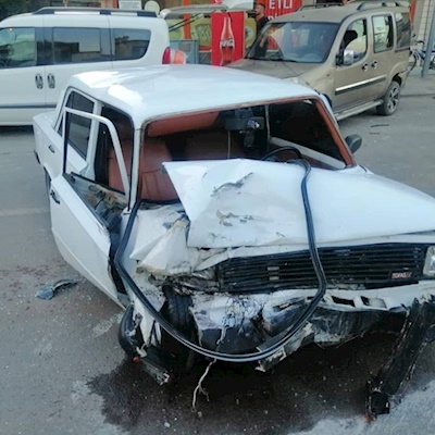 Ilgın’da iki otomobil çarpıştı: 5 yaralı