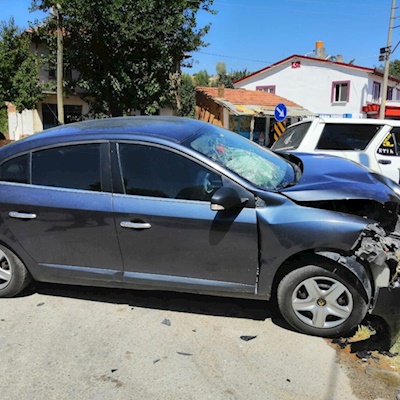 Ilgın’da iki otomobil çarpıştı: 4 yaralı